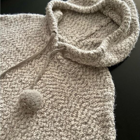 YET AGAIN Soft White/Gray Hooded Cropped Pullover Sweater w/PomPom sz Large - Picture 2 of 10